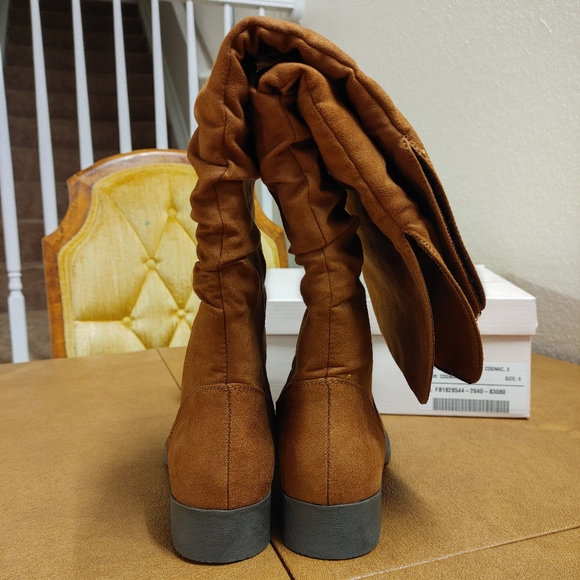 Saria Flat Boots - Picture 7 of 11